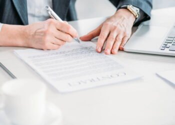 O que significa fazer um traço embaixo da própria assinatura, segundo a psicologia