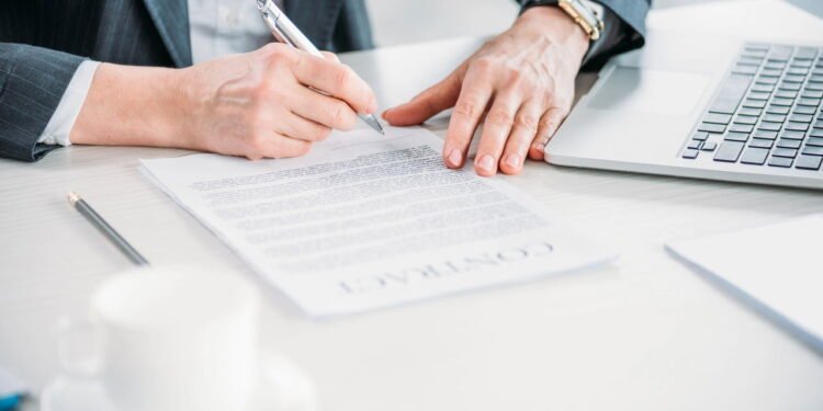 O que significa fazer um traço embaixo da própria assinatura, segundo a psicologia