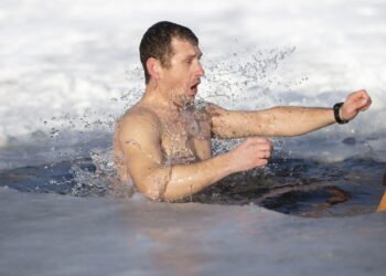 Por que tomar banho frio faz bem à saúde?