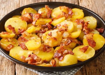 Batata gratinada com bacon conquista o topo entre receitas irresistíveis