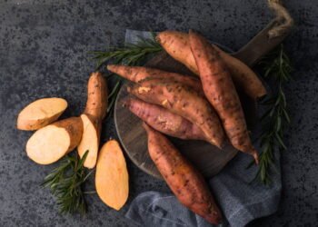 O jeito mais fácil e barato de plantar batata doce em casa
