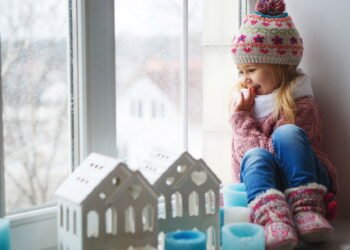 Dicas baratas para proteger a casa surpreendem mães e pais de primeira viagem