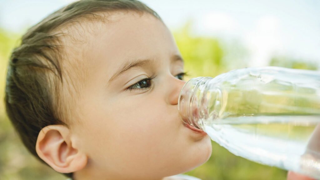 Afinal, quantos litros de água tomar por dia para manter o corpo saudável