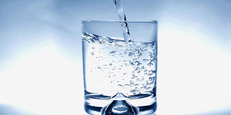 Bolhas no copo - Créditos: depositphotos.com / gunnar3000