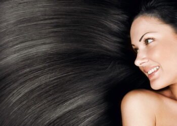 Com esse soro seu cabelo fica alinhado e macio mesmo usando chapinha todo dia