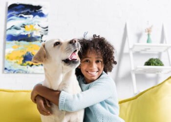 3 fatores que fazem cães latirem só para algumas pessoas segundo especialistas