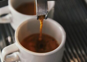 5 sinais de excesso de cafeína ao tomar expresso