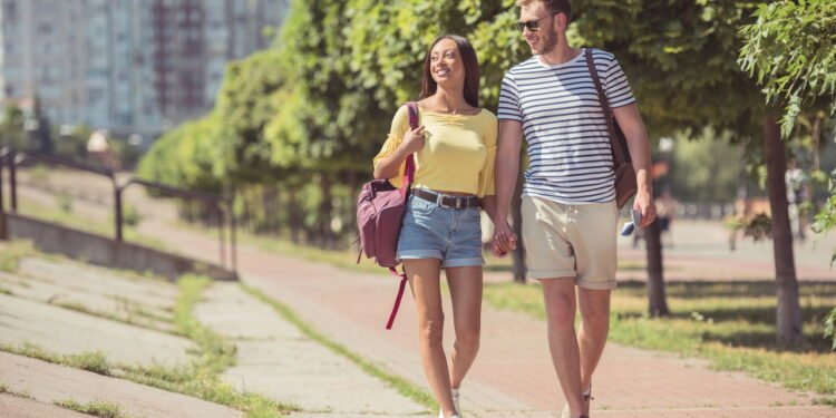 Benefícios de caminhar ao sol pela manhã para vitamina D