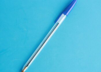 Por que as tampas de caneta têm furos? Veja como isso salva vidas