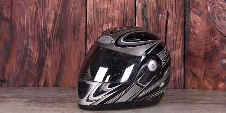 Como lavar capacete de moto por dentro sem estragar o forro