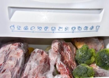 O jeito errado de descongelar carnes que pode colocar sua saúde em risco