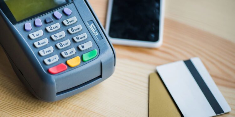 Os maiores erros ao usar cartão de crédito que mais prejudicam seu bolso