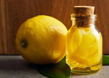 Aprenda a fazer um aromatizador caseiro com cascas de limão