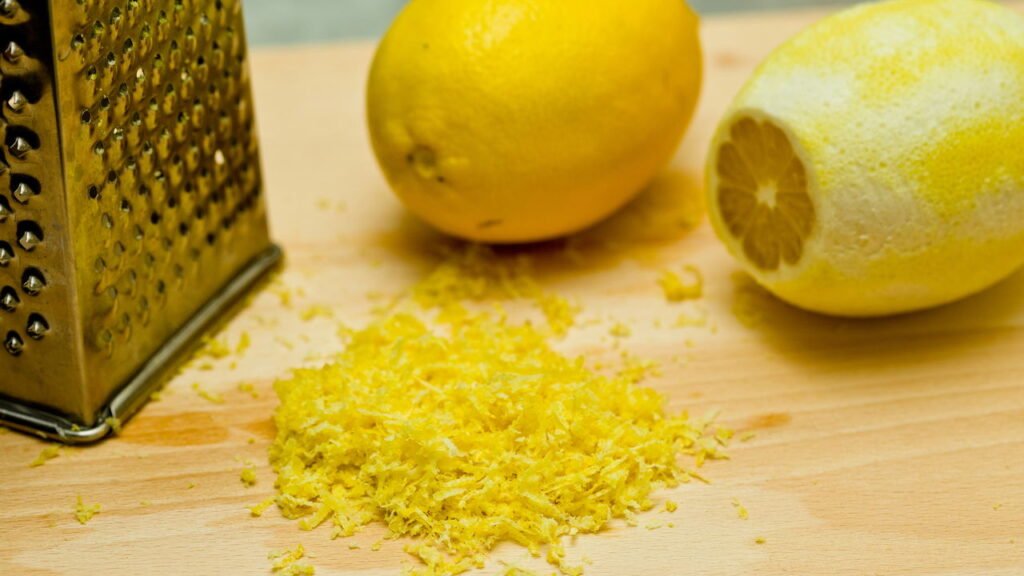 Por que as cascas de limão congeladas estão virando febre nas cozinhas brasileiras