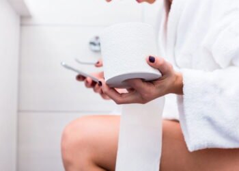 Ficar muito tempo no Vaso faz mal à saúde intestinal, médico explica