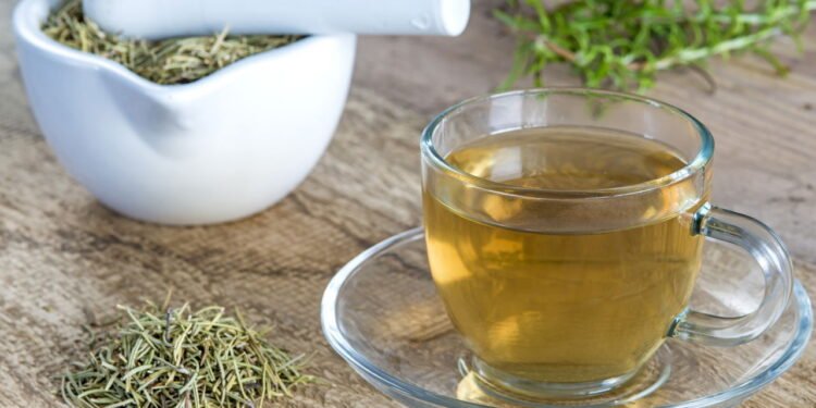 Chá de alecrim - Créditos: depositphotos.com / jochenschneider