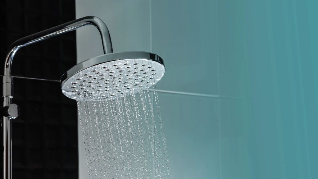 5 erros comuns ao tomar banho no inverno que detonam a pele