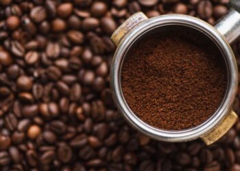 O que acontece com o desempenho do seu corpo quando você consome doses de cafeína?