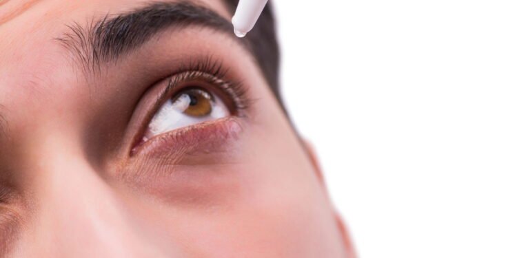 Colírio - Créditos: depositphotos.com / Elnur_