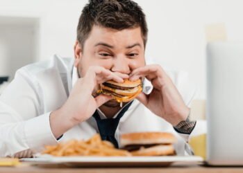 Os benefícios de trocar lanches não saudáveis por simples castanhas