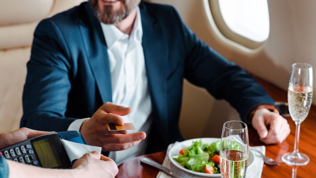 A maneira mais segura de levar alimentos no avião sem estresse