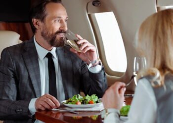 A maneira mais segura de levar alimentos no avião sem estresse