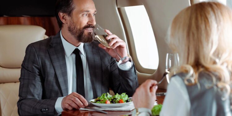 A maneira mais segura de levar alimentos no avião sem estresse