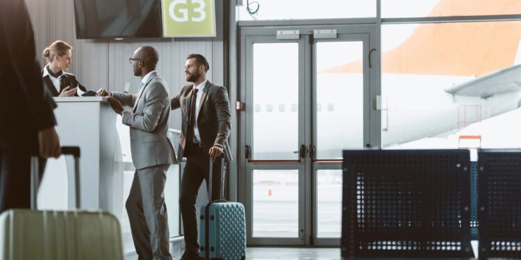 Como garantir passagens aéreas mais baratas na alta temporada