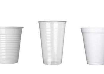 O motivo das marcas nos copos descartáveis vai além do que você imagina
