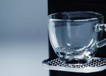 O método mais eficaz para recuperar o brilho dos copos de vidro