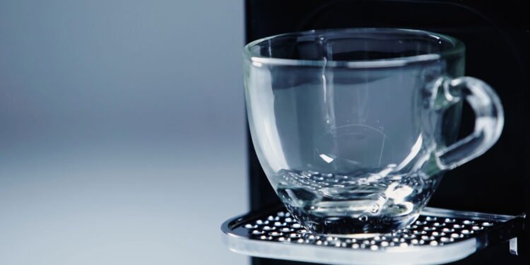 O método mais eficaz para recuperar o brilho dos copos de vidro