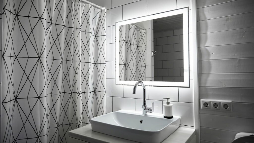 5 dicas fáceis para lavar cortina de banheiro e evitar fungos