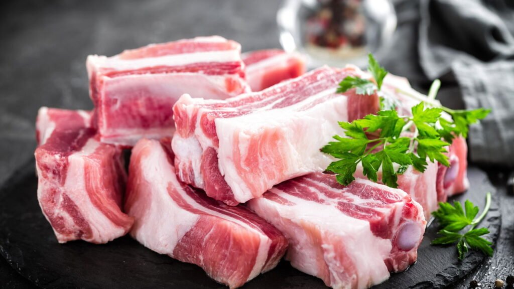 Costelinha de porco assada suculenta com toque caseiro irresistível