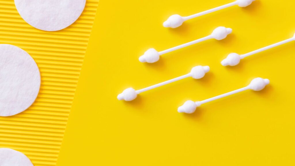 Cotonete pode ser o maior vilão dos ouvidos segundo especialistas em saúde