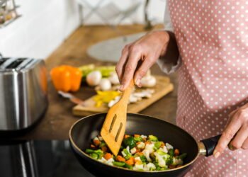 Coisas que você faz errado na cozinha e que prejudicam a comida e a saúde
