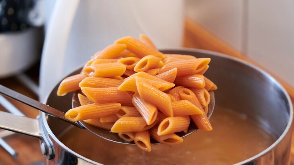Erros no preparo do macarrão que deixam a massa grudenta