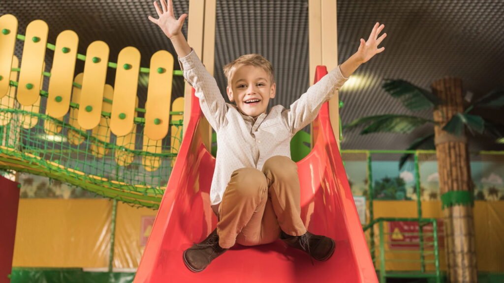 O maior erro no escorregador e como evitar acidentes graves no parquinho