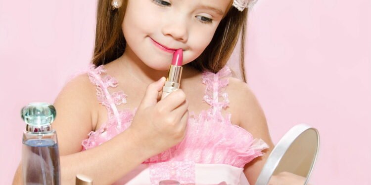 Maquiagem infantil - Créditos: depositphotos.com / svetamart