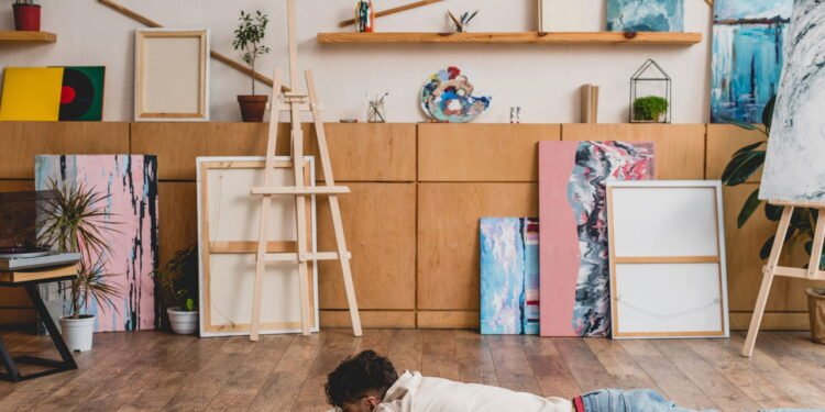 Quem tem mais de 50 anos vai se surpreender com os efeitos de deitar no chão