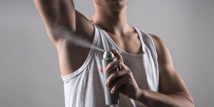 Você está aplicando o desodorante da forma errada? Veja motivo