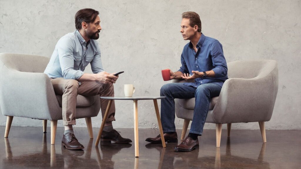 15 sinais de alerta de que você está sendo manipulado por um amigo ruim