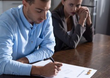 Como lidar com o divórcio sem traumatizar os filhos segundo quem viveu isso