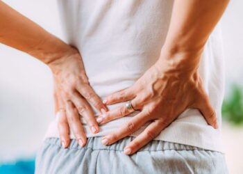 Fisioterapeutas revelam quando dor lombar vira caso de emergência