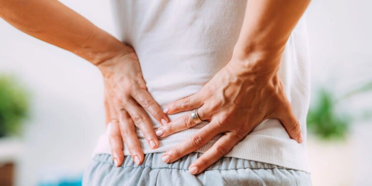 Fisioterapeutas revelam quando dor lombar vira caso de emergência
