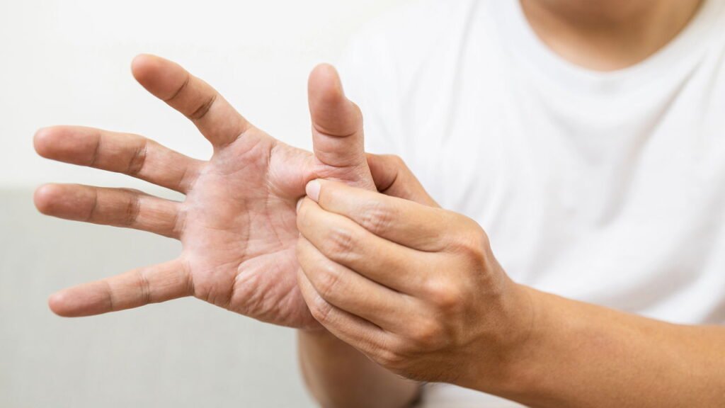 Se suas mãos doem com o celular, isso pode ser mais sério do que parece