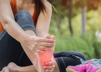 Cansado de sentir dor nos pés? Este hábito simples pode mudar tudo