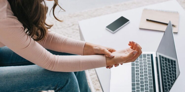 Milhares sofrem com dor no punho e não sabem o que fazer