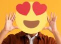 O que realmente significa mandar emoji de coração no WhatsApp?