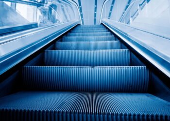 O detalhe que salva vidas nas escadas rolantes e quase ninguém nota