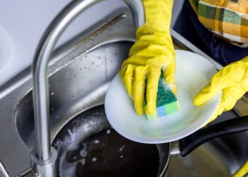 O truque da esponja usada que está viralizando entre donas de casa